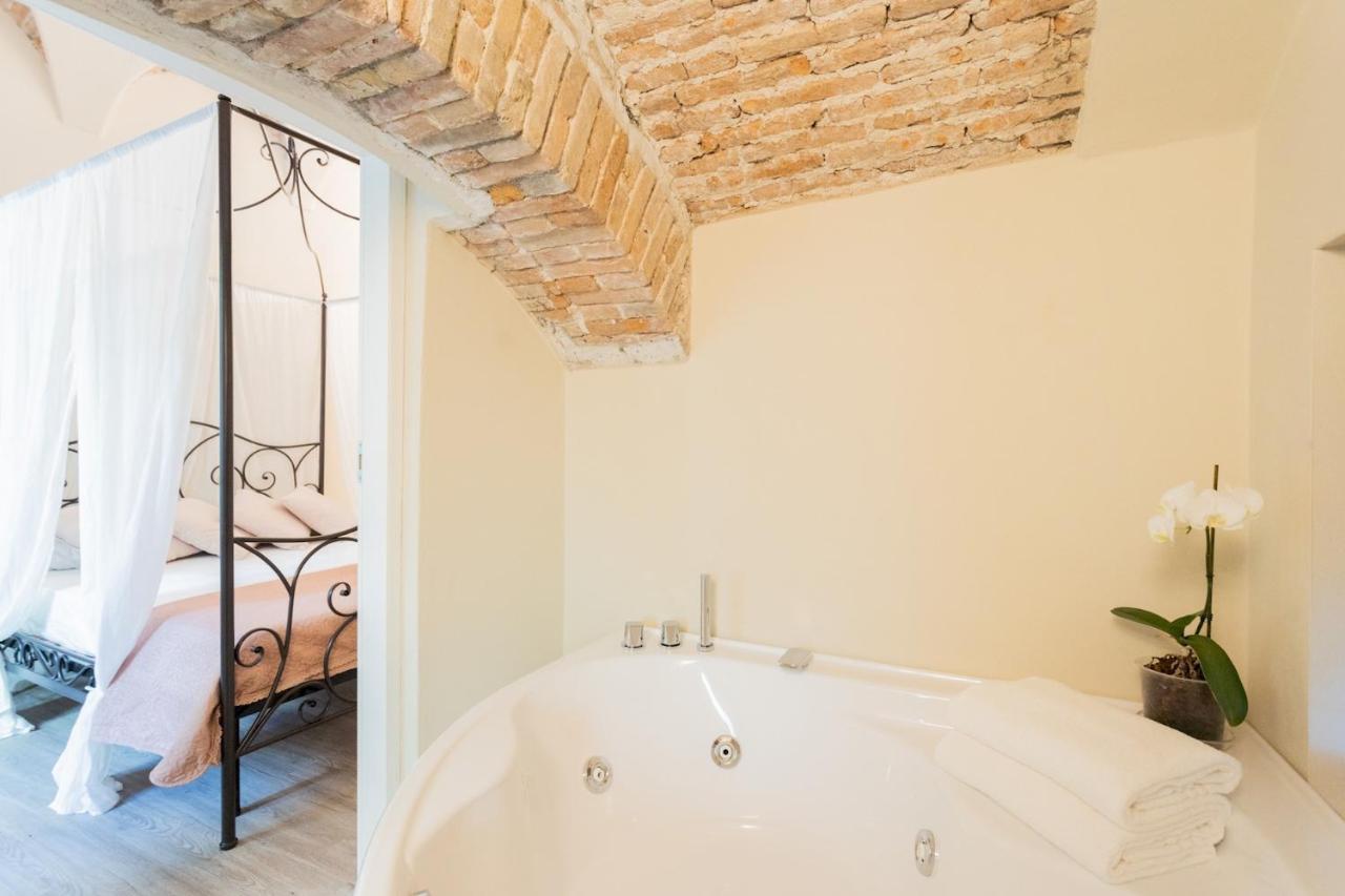 Romantic Escape City Centre With Jacuzzi & Parking By Rent All Côme Esterno foto