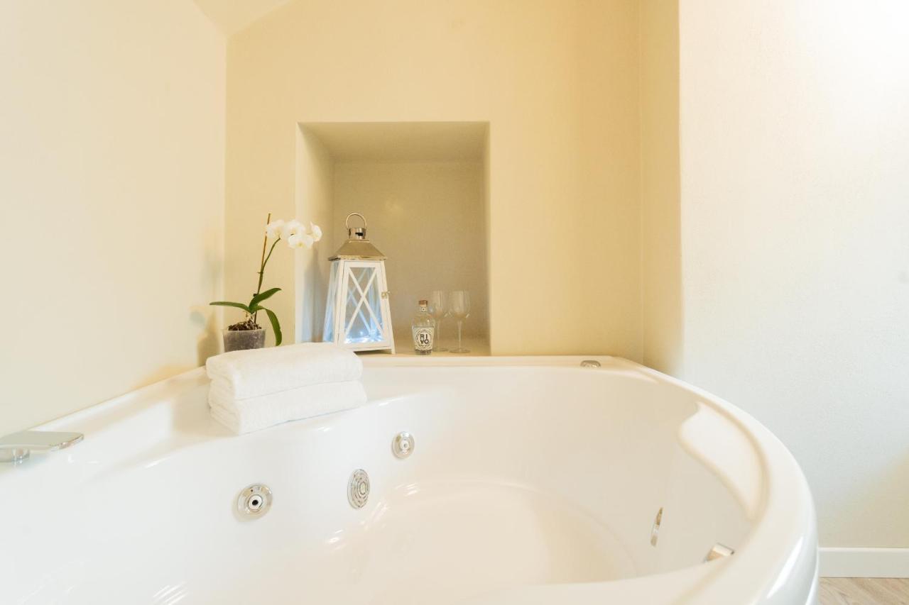 Romantic Escape City Centre With Jacuzzi & Parking By Rent All Côme Esterno foto