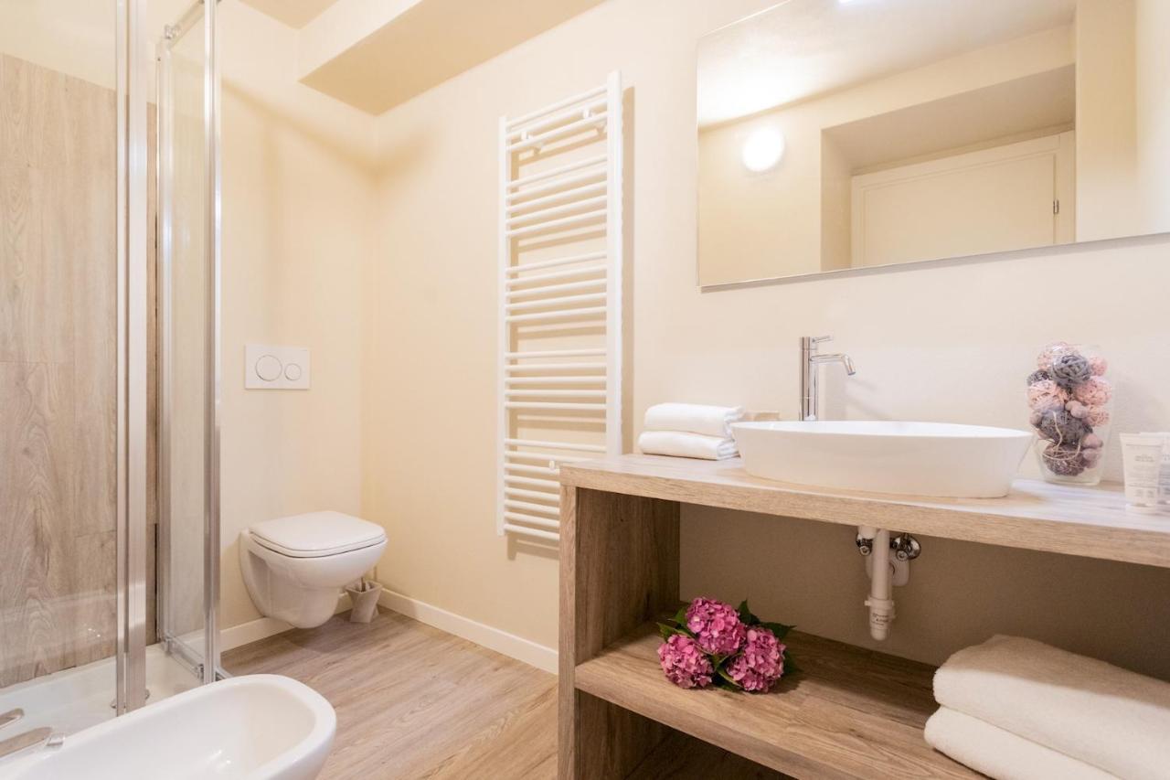 Romantic Escape City Centre With Jacuzzi & Parking By Rent All Côme Esterno foto