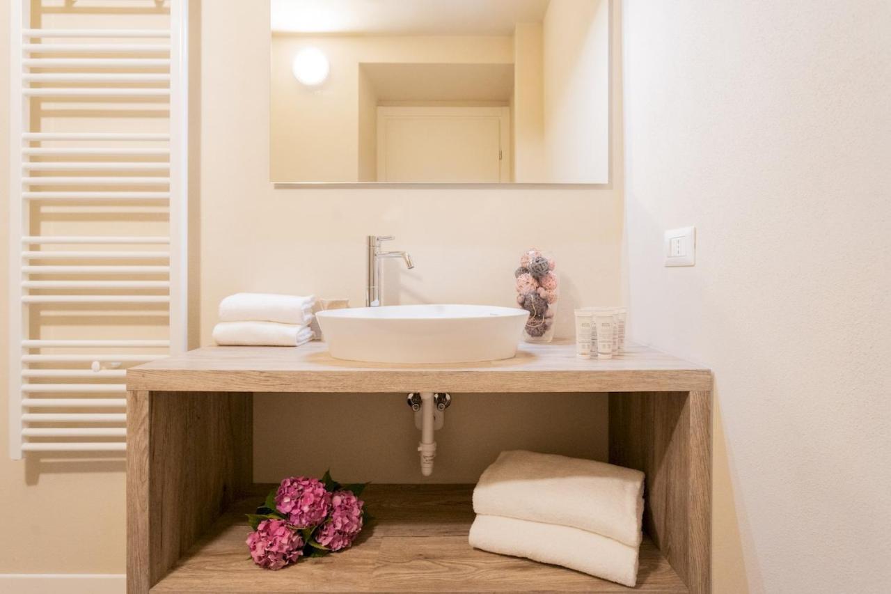 Romantic Escape City Centre With Jacuzzi & Parking By Rent All Côme Esterno foto