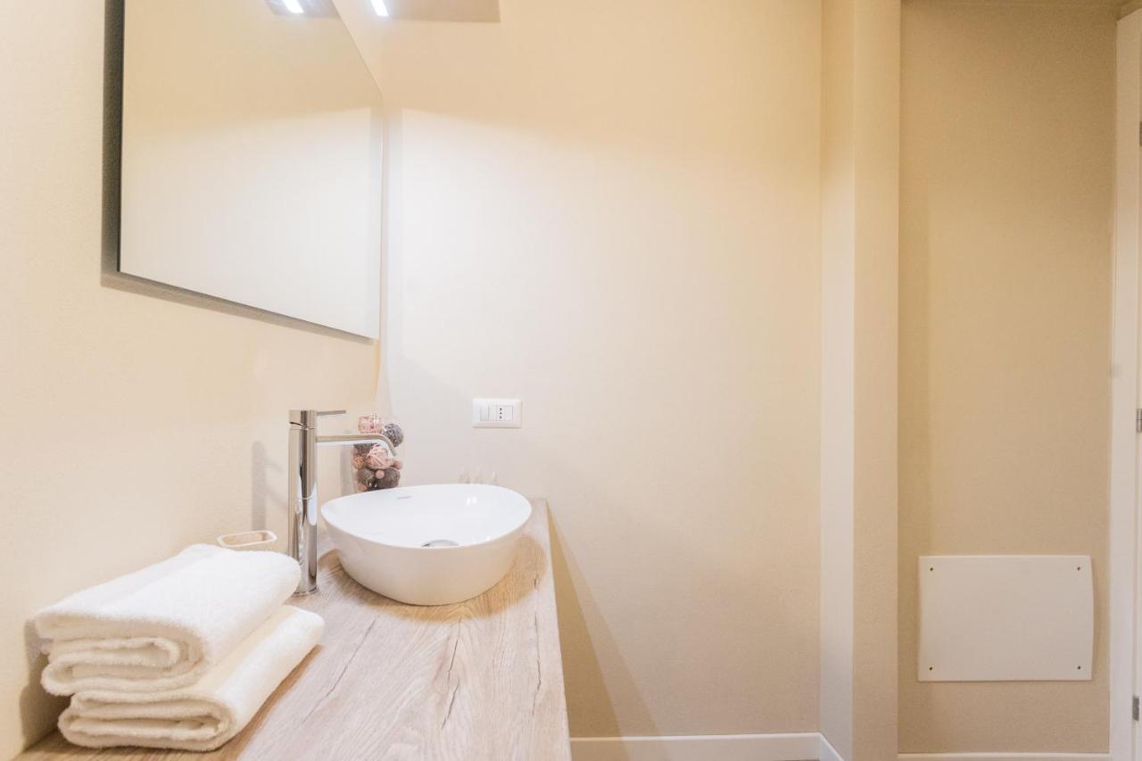 Romantic Escape City Centre With Jacuzzi & Parking By Rent All Côme Esterno foto